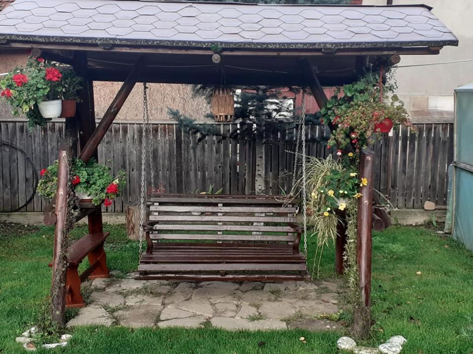 Apartamento Casa Fetic Nehoiu Exterior foto